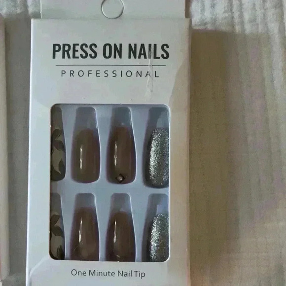Lot of 7 boxes of press on nails | New in boxes | Assorted styles - Picture 2 of 8
